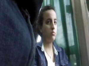 Adolescente se masturba con su cepillo en porno en anime en español la webcam